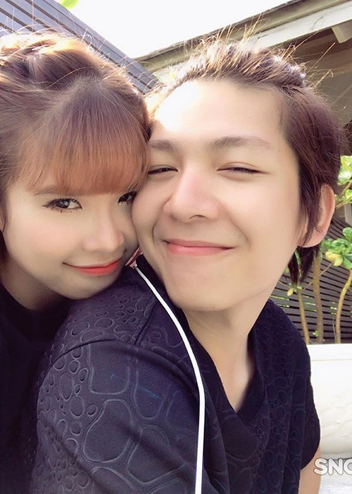 Khởi My khoe hình ảnh hạnh phúc bên Kelvin Khánh tại Maldives. Trước đám cưới, cặp đôi đã có 4 năm bí mật hẹn hò.