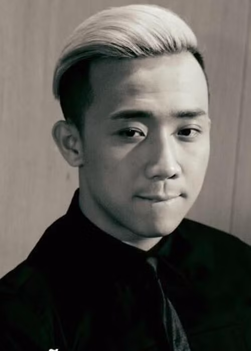 Tháng 3/2017, tại một buổi họp báo, khi được hỏi về vấn đề những show hài nhảm đang ngày càng chiếm sóng, Trấn Thành bày tỏ: “Tôi xin phản bác những người nói rằng hài hiện nay là rẻ tiền vì đó là quơ đũa cả nắm. Bây giờ, truyền hình là của chung. Chúng ta có thể chọn lọc mà xem. Các bạn thấy cái nào nhảm nhí thì nên tắt tivi”. Ảnh: FBNV