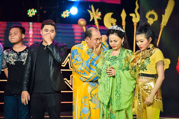 Lê Giang và chồng cũ bật khóc khi con gái được nghệ sĩ Minh Nhí khen là một cô gái hiếu thảo.