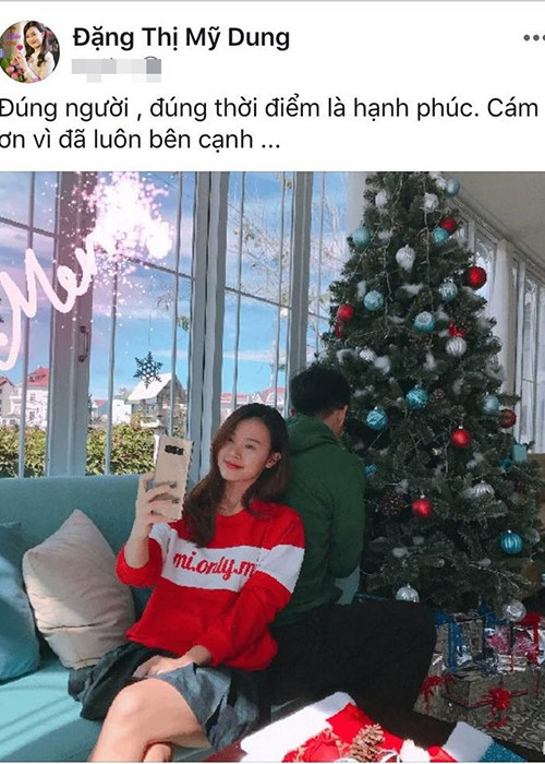 Mới đây, Midu đăng tải khoảnh khắc bên một chàng trai giấu mặt kèm lời tâm sự: “Đúng người, đúng thời điểm là hạnh phúc. Cám ơn vì đã luôn bên cạnh”. Ở bình luận, Midu gắn tài khoản Facebook của Harry Lu. Khi fans chúc mừng Midu - Harry Lu là một cặp, Midu không phủ nhận. Ảnh: chụp màn hình