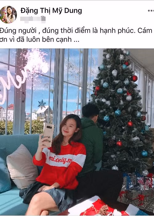 Mới đây, Midu đăng tải khoảnh khắc bên một chàng trai giấu mặt kèm lời tâm sự: “Đúng người, đúng thời điểm là hạnh phúc. Cám ơn vì đã luôn bên cạnh”. Ở bình luận, Midu gắn tài khoản Facebook của Harry Lu. Khi fans chúc mừng Midu - Harry Lu là một cặp, Midu không phủ nhận. Ảnh: chụp màn hình