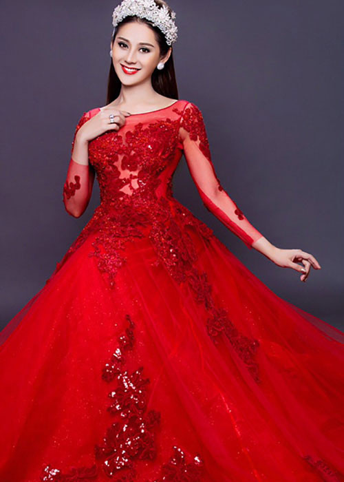 Không lâu sau khi tiết lộ về bạn trai Kenny Thắng, nữ ca sĩ chuyển giới bất ngờ chia sẻ chuyện tình của cô tan vỡ. Ảnh: Khám phá