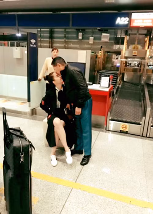 Nhiều người không bất ngờ trước cuộc chia tay của Ngọc Trinh và Hoàng Kiều bởi chuyện tình của họ từ lúc công khai đã vướng nghi vấn PR.