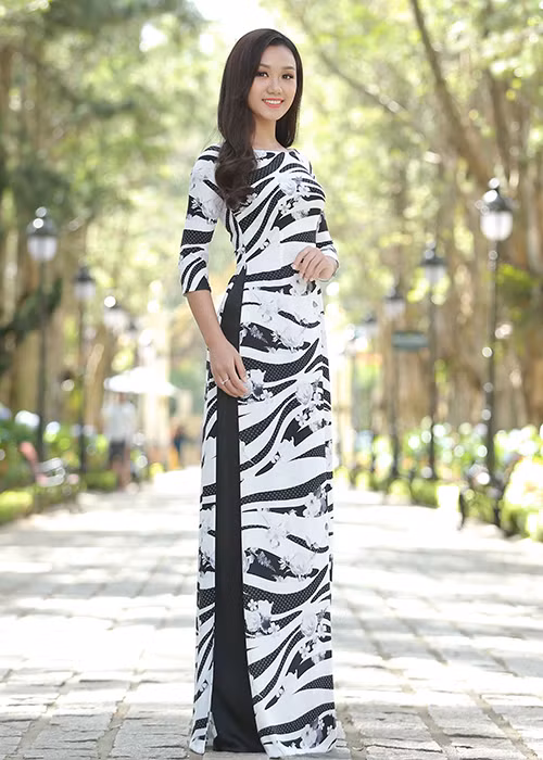 Đặc biệt, những hình ảnh này còn là cơ sở để ban giám khảo chọn ra “Người đẹp Áo dài” – một giải thưởng phụ chính thức của cuộc thi năm nay.