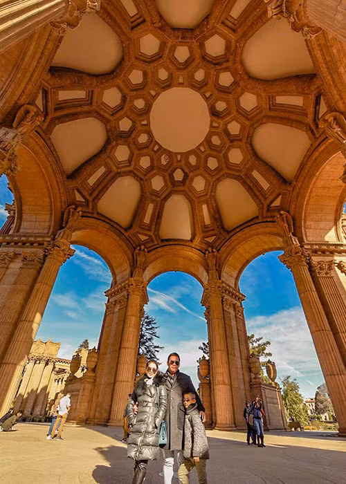 Vợ chồng Lệ Quyên cùng con trai khám phá các địa danh nổi tiếng ở Mỹ.