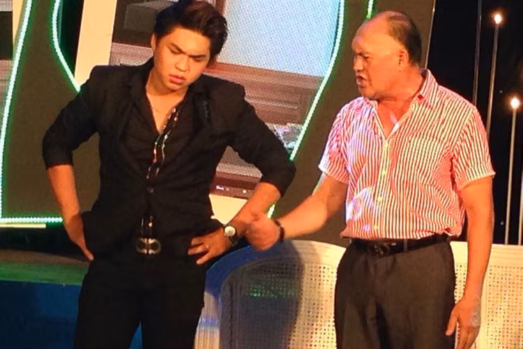 Duy Phương là một trong những nghệ sĩ hài miền Nam đầu tiên mang hài kịch ra miền Bắc. Ông cùng ca sĩ Ngọc Tân đi diễn ở khắp các tỉnh miền Bắc. Ảnh: Đời sống pháp luật