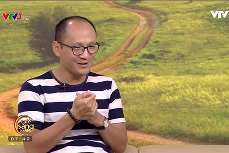 Phan Đăng thường xuyên được các kênh truyền hình mời làm khách mời trong các chương trình bóng đá. Ảnh: VTV