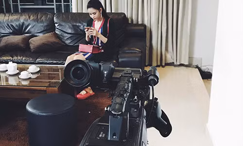 Trương Quỳnh Anh trên phim trường. Ảnh: FBNV