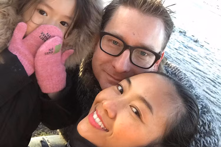  Hot Face sao Việt 24h: Sau khi thu xếp được công việc ở Việt Nam, Đoan Trang đáp chuyến bay sang quê chồng ở Thụy Điển để hội ngộ chồng con.