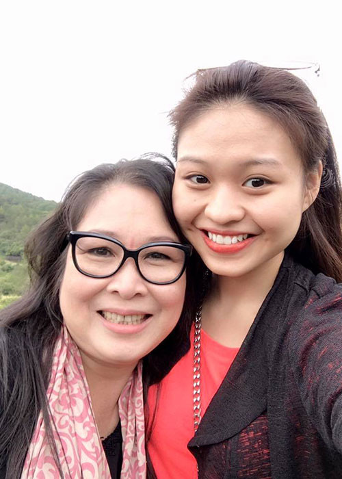 Lê Lộc tham gia lớp đào tạo diễn viên của danh hài Hồng Vân và sau đó đầu quân tại sân khấu của Hồng Vân. Ảnh: FBNV