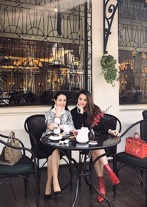 Trang Nhung gặp gỡ bà xã của Tuấn Hưng.