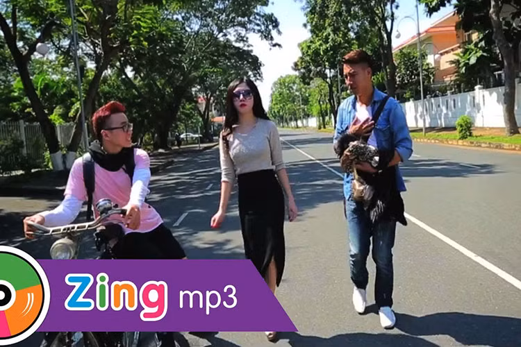 Only C chỉ bắt đầu gây sự chú ý từ năm 2013. Thời điểm đó, anh ra mắt MV “Anh không đòi quà” gây bão mạng xã hội với hàng loạt clip cover sau đó. Ảnh: Youtube