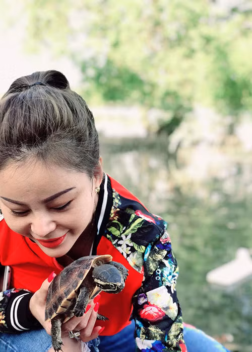 Lê Giang dường như muốn tìm sự bình yên khi cuộc sống đời tư của cô trở thành tâm điểm bàn tán của dư luận.