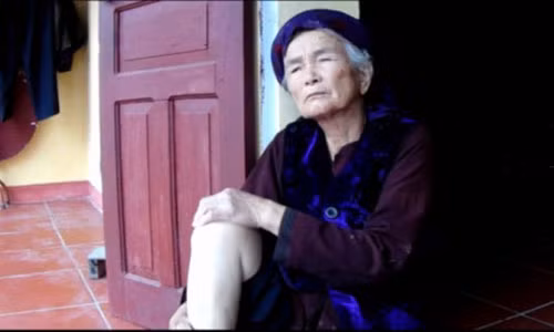 Bà cụ Rộng chảy nước mắt mỗi khi nhớ lại sự việc.