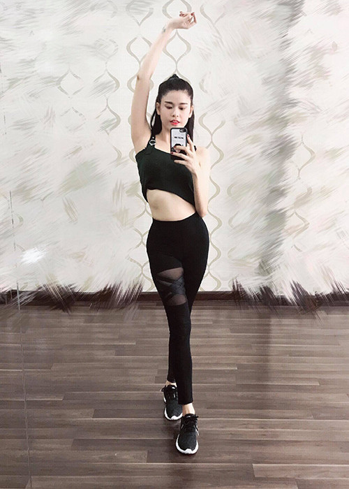 Để giữ vóc dáng thon gọn, Trương Quỳnh Anh chăm chỉ tập thể dục.