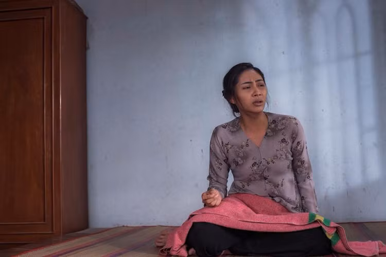 Đặng Thu Thảo chia sẻ hình ảnh trong bộ phim mới đang được quay.