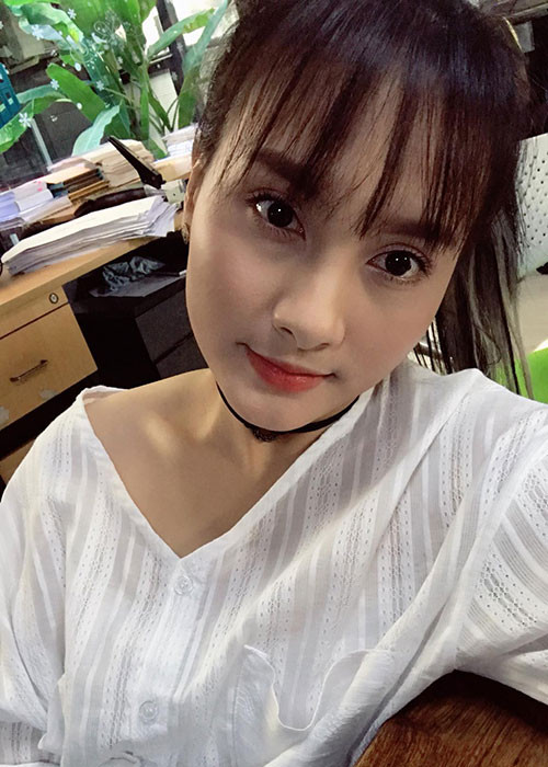 Bảo Thanh chia sẻ: “Chính xác đây là năm thứ 4 em Thanh đón Giáng sinh trong Sài Gòn rồi. Cảm xúc hiện tại: mong cho công việc suôn sẻ để mau mau được về nhà. Tình trạng sức khỏe: tạm ổn 70%”.