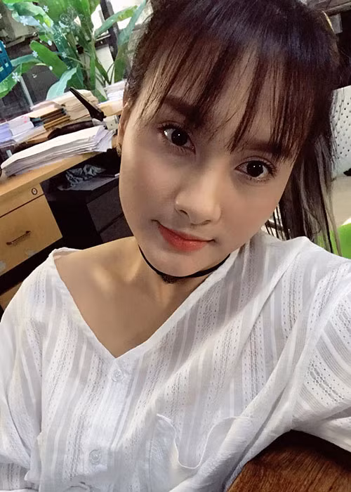 Bảo Thanh chia sẻ: “Chính xác đây là năm thứ 4 em Thanh đón Giáng sinh trong Sài Gòn rồi. Cảm xúc hiện tại: mong cho công việc suôn sẻ để mau mau được về nhà. Tình trạng sức khỏe: tạm ổn 70%”.