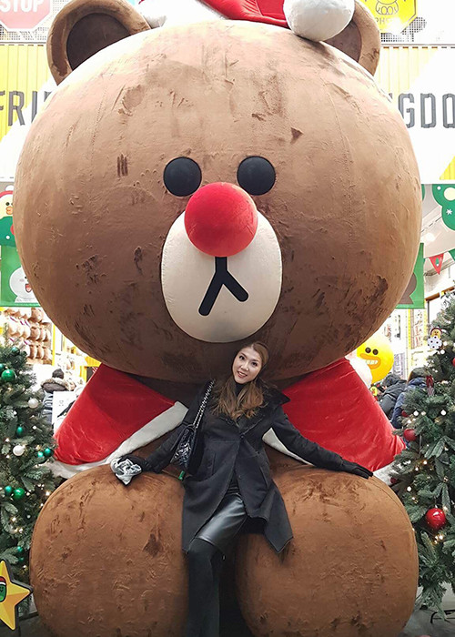 Ngay khi đáp chuyến bay từ Việt Nam về Mỹ sau chuyến công tác dài ngày, Ngọc Quyên dành thời gian tận hưởng không khí Giáng sinh.