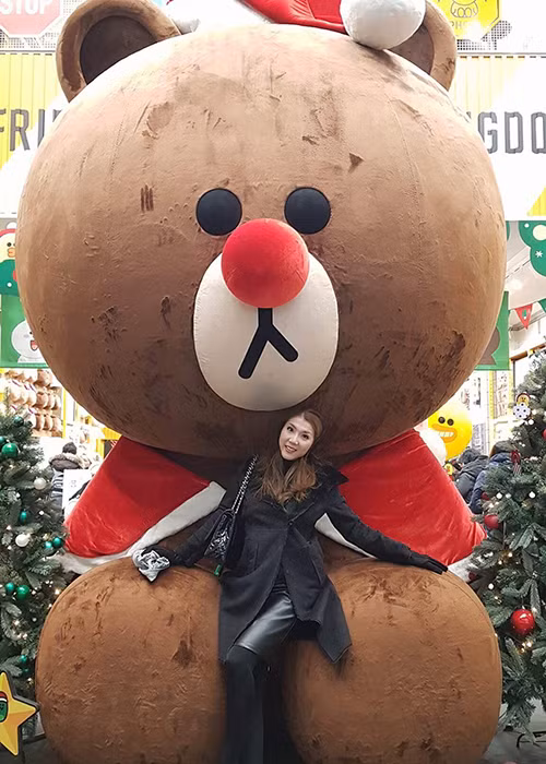 Ngay khi đáp chuyến bay từ Việt Nam về Mỹ sau chuyến công tác dài ngày, Ngọc Quyên dành thời gian tận hưởng không khí Giáng sinh.