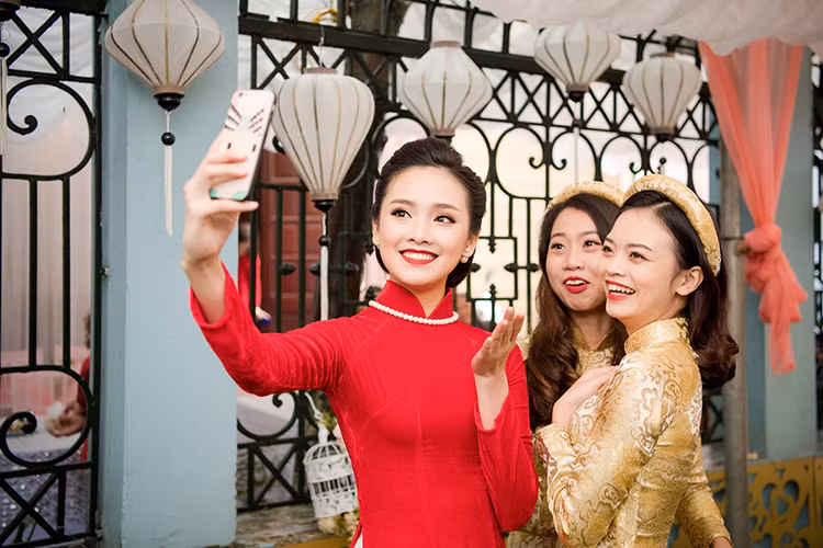 Tố Như chú tâm học hành và chỉ thỉnh thoảng làm người mẫu, tham gia sự kiện giải trí.