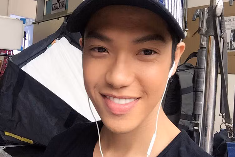 Hiền Sến viết trên trang cá nhân: “Chờ đợi có chăng là hạnh phúc”.