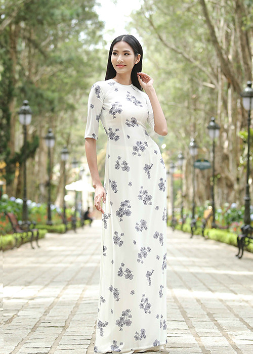 Các thí sinh Hoa hậu Hoàn vũ Việt Nam 2017 vừa có lịch trình hoạt động tại Đà Lạt.