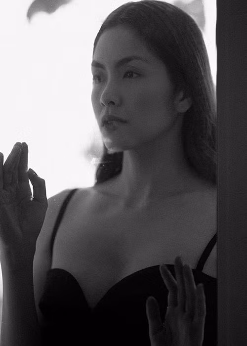 Sau khi lấy chồng đại gia, Tăng Thanh Hà vốn trung thành với phong cách kín đáo, rất hiếm khi xuất hiện với hình ảnh quyến rũ.