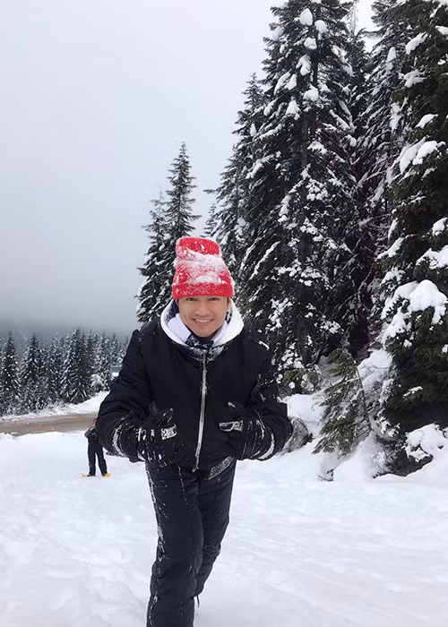 Quý Bình tâm sự: “Có những cái lạnh còn hơn cả tuyết lạnh”.