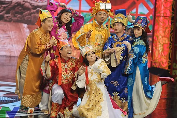 Ngoài đời, Xuân Bắc và dàn nghệ sĩ Táo quân có mối quan hệ rất thân thiết. Ảnh: VTV