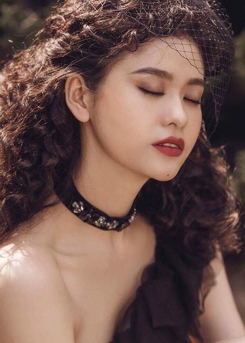 Tháng 10/2017, Trương Quỳnh Anh công khai việc nâng ngực, hút mỡ má, nọng cằm, mở góc mắt, cấy mỡ tự thân trán, thái dương và hút mỡ cánh tay.