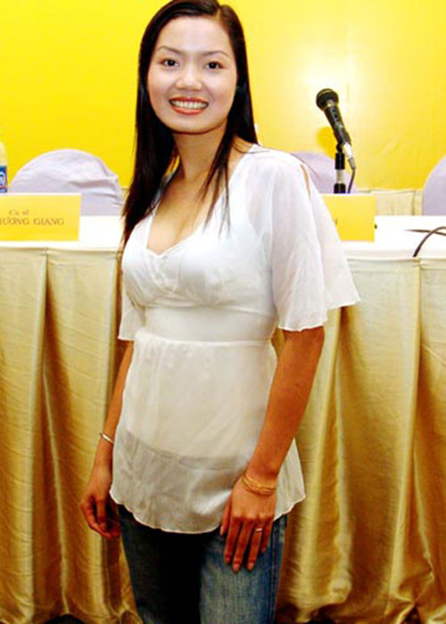 Năm 2007, giọng ca bước ra từ cuộc thi Sao mai điểm hẹn 2006 hạ sinh con gái đầu lòng. Vợ chồng cô đặt tên bé là Phương Anh. Ảnh: Vietnamnet