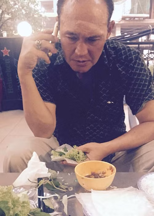 Trước Lê Giang, diễn viên hài Duy Phương từng kết hôn với nghệ sĩ Hải Lý. Sau khi ly hôn Lê Giang, ông lấy vợ mới. Ảnh: FBNV