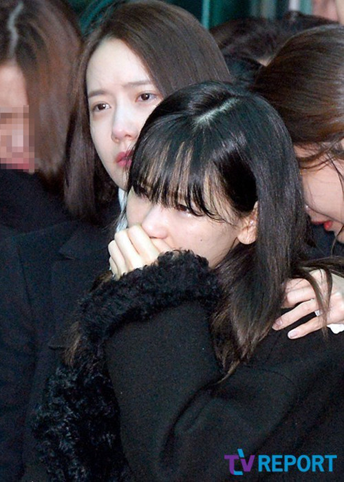 Sinh thời, Jonghyun được nhiều đồng nghiệp yêu mến. Khi nghe tin Jonghyun qua đời, nhiều nghệ sĩ Hàn vô cùng tiếc thương.