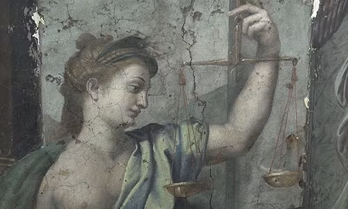 Cận cảnh bức họa thần công lý bị quên lãng bao lâu nay. Ảnh: CNN