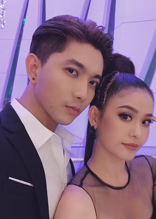 Tháng 10/2017, Trương Quỳnh Anh bất ngờ đăng tải dòng trạng thái: “Chính thức ly hôn” nhưng đã nhanh chóng xóa đi. Về phía Tim, anh giữ im lặng. Việc Tim và Trương Quỳnh Anh dính tin đồn hợp tan như cơm bữa khiến công chúng thực sự mệt mỏi. Ảnh: FBNV