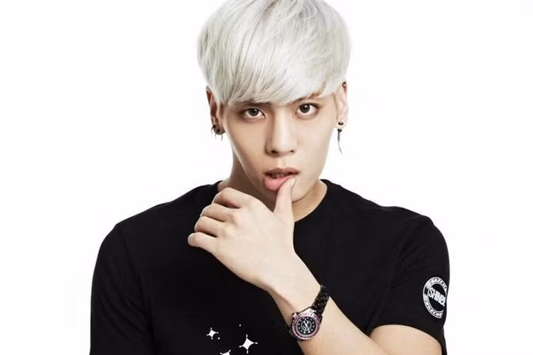 Kim Jonghyun tự tử vào ngày 18/12 gây bàng hoàng. Anh sinh năm 1990, có một sự nghiệp solo và hoạt động trong nhóm Shinee thành công.