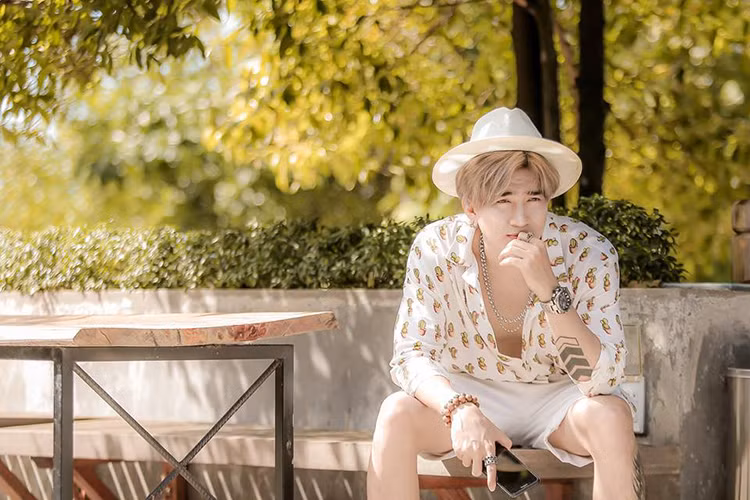 Hiện trên Zing MP3, ca khúc “Điều anh biết”, “1234", "Có được không em", “Làm vợ anh nhé” của Chi Dân sở hữu lượt nghe khủng lần lượt 168 triệu, 148 triệu, 82 triệu, 77 triệu.