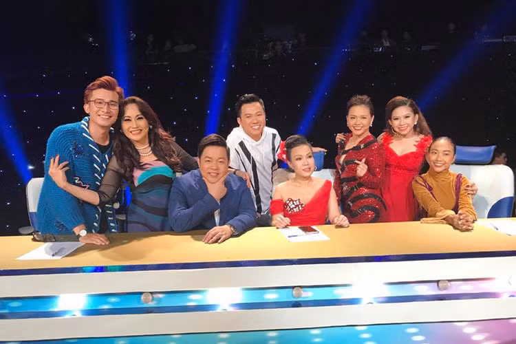 Nữ nghệ sĩ ngồi ghế nóng "Thử tài siêu nhí". Cô cũng tham gia nhiều gameshow như: “Cười xuyên Việt”, “Ngôi sao Phương Nam”, “Ơn giời, cậu đây rồi”, “Siêu bất ngờ”...