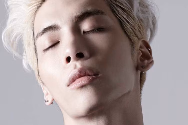 Jonghyun còn có tài năng sáng tác. Anh chính là tác giả loạt hit của Shinee như "Juliette", "Obsession", "Lucifer", “Views”.