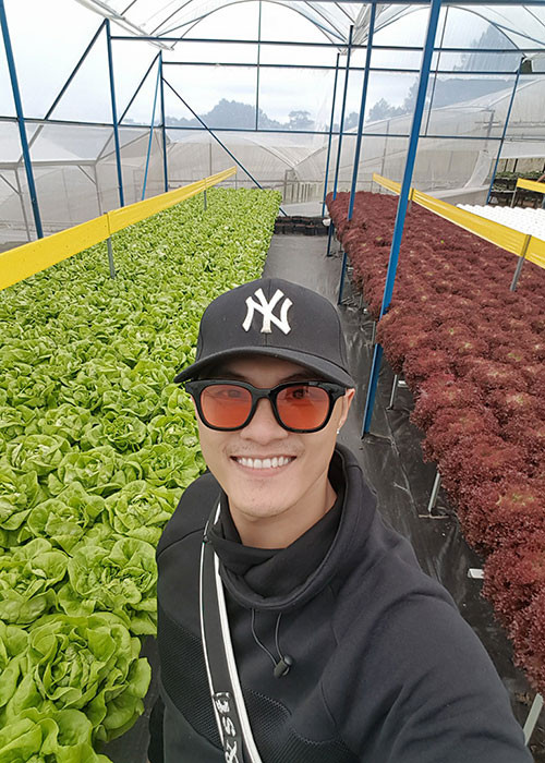 Lâm Vinh Hải thăm vườn rau ở Đà Lạt.