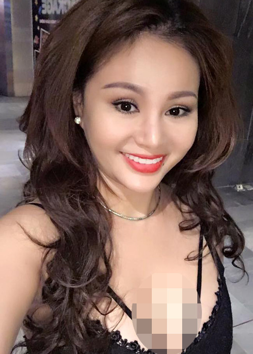 Nữ diễn viên sinh năm 1972 không ngại thừa nhận đã phẫu thuật thẩm mỹ ở nhiều bộ phận trên cơ thể. Ảnh: FBNV