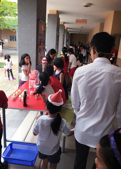 Hình ảnh bé Bánh Gạo cao tới khuỷu tay bố được ghi lại vào tháng 12/2016.