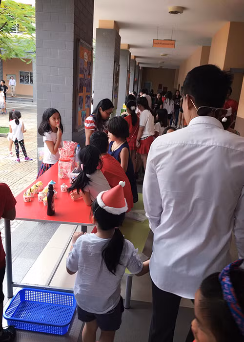 Hình ảnh bé Bánh Gạo cao tới khuỷu tay bố được ghi lại vào tháng 12/2016.