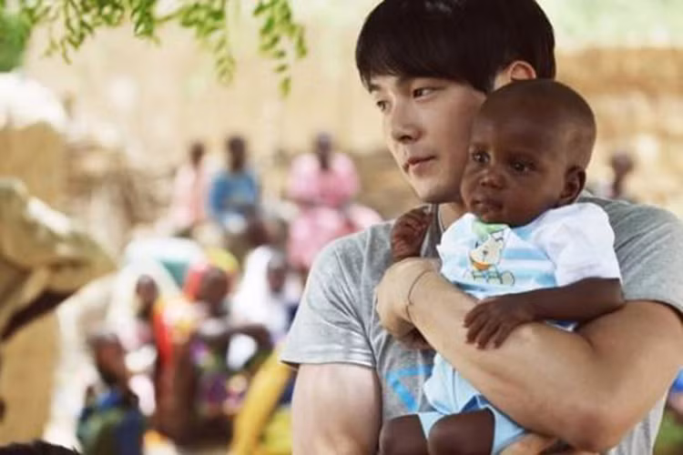 Park Yong Ha bị trầm cảm trong thời gian dài và từng bày tỏ cảm thấy bất lực khi bố bị bệnh ung thư.