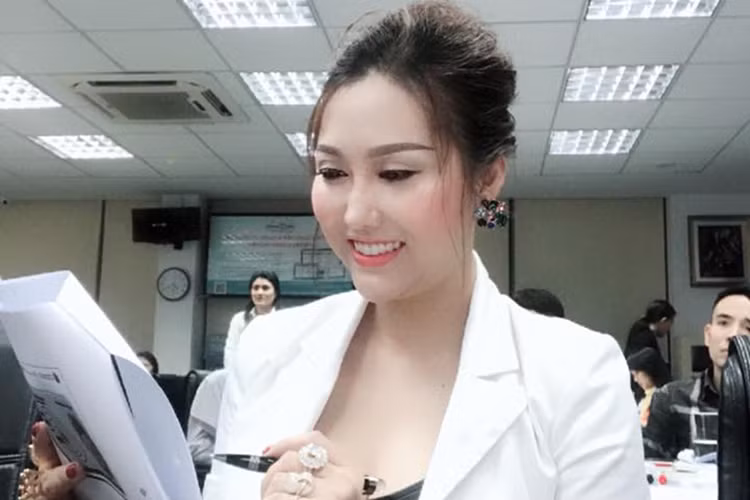 Phi Thanh Vân tâm sự: “Đã lâu lắm rồi toàn lo học và làm. Không đi chơi vui như vậy để thấy ngoài kia còn sôi động lắm thay. Sẽ nhớ câu này của nhỏ bạn thân: “Tuổi xuân trôi nhanh lắm... học ít thôi nghe Vân ơi, bà phải chơi chút đi chứ”.