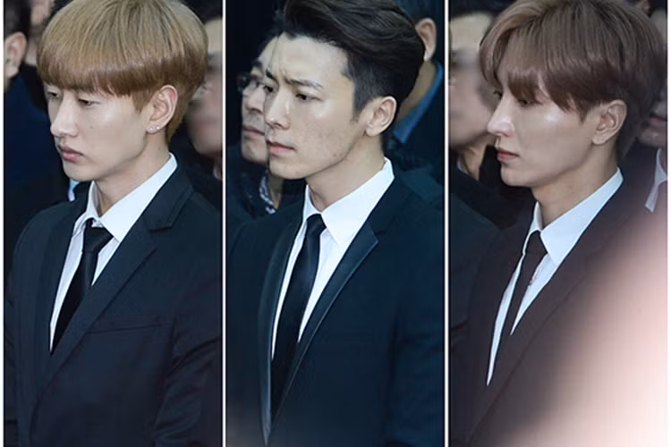 Các thành viên nhóm Super Junior cũng đau buồn trước sự ra đi của Jonghyun ở tuổi 27.