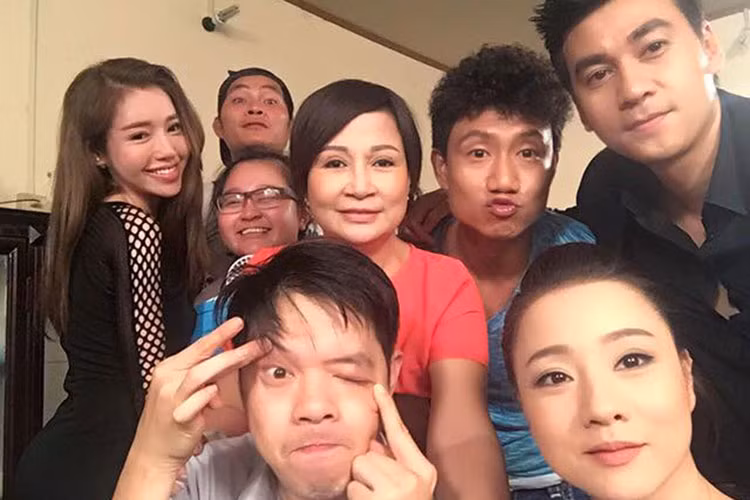 Vợ cũ của Duy Phương sử dụng mạng xã hội và thường xuyên cập nhật hình ảnh trên phim trường. Ảnh: FBNV