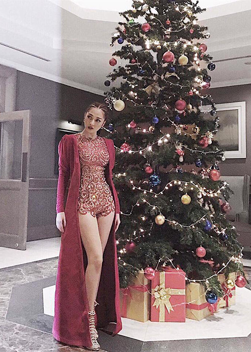 Bảo Anh chọn trang phục biểu diễn gợi cảm trong một đêm diễn.