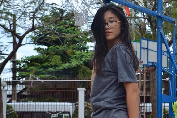 Na Uy không trách mẹ. Cô nhóc cho hay dù tình cảm mẹ con không sâu sắc nhưng mẹ là duy nhất không ai thay thế được.